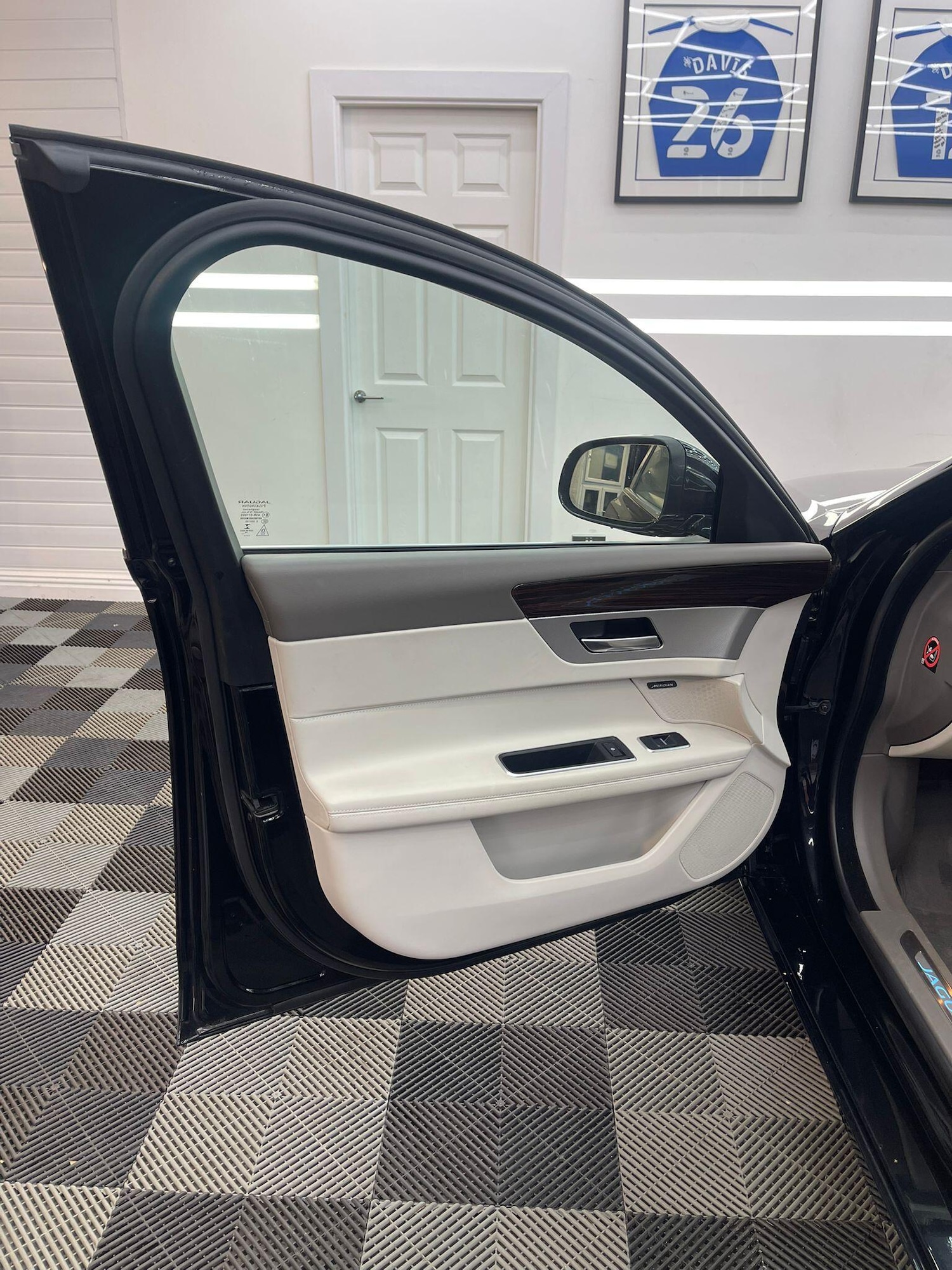 Used Jaguar XF 2019 for sale - 76612892: Photo 16