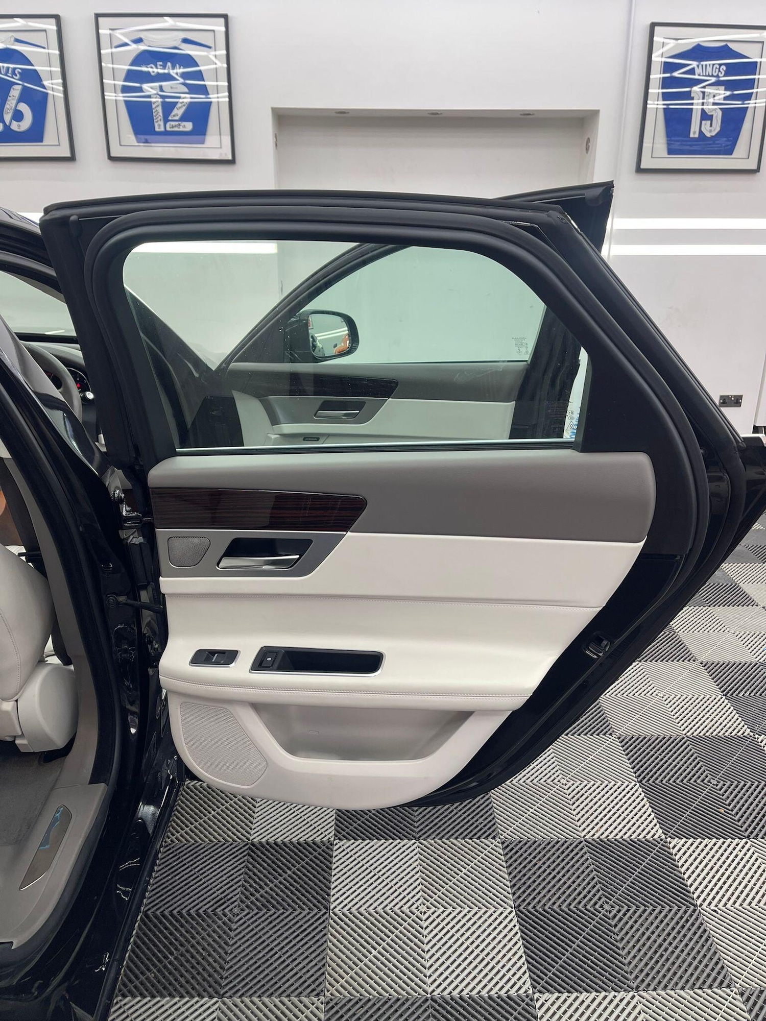 Used Jaguar XF 2019 for sale - 76612892: Photo 17