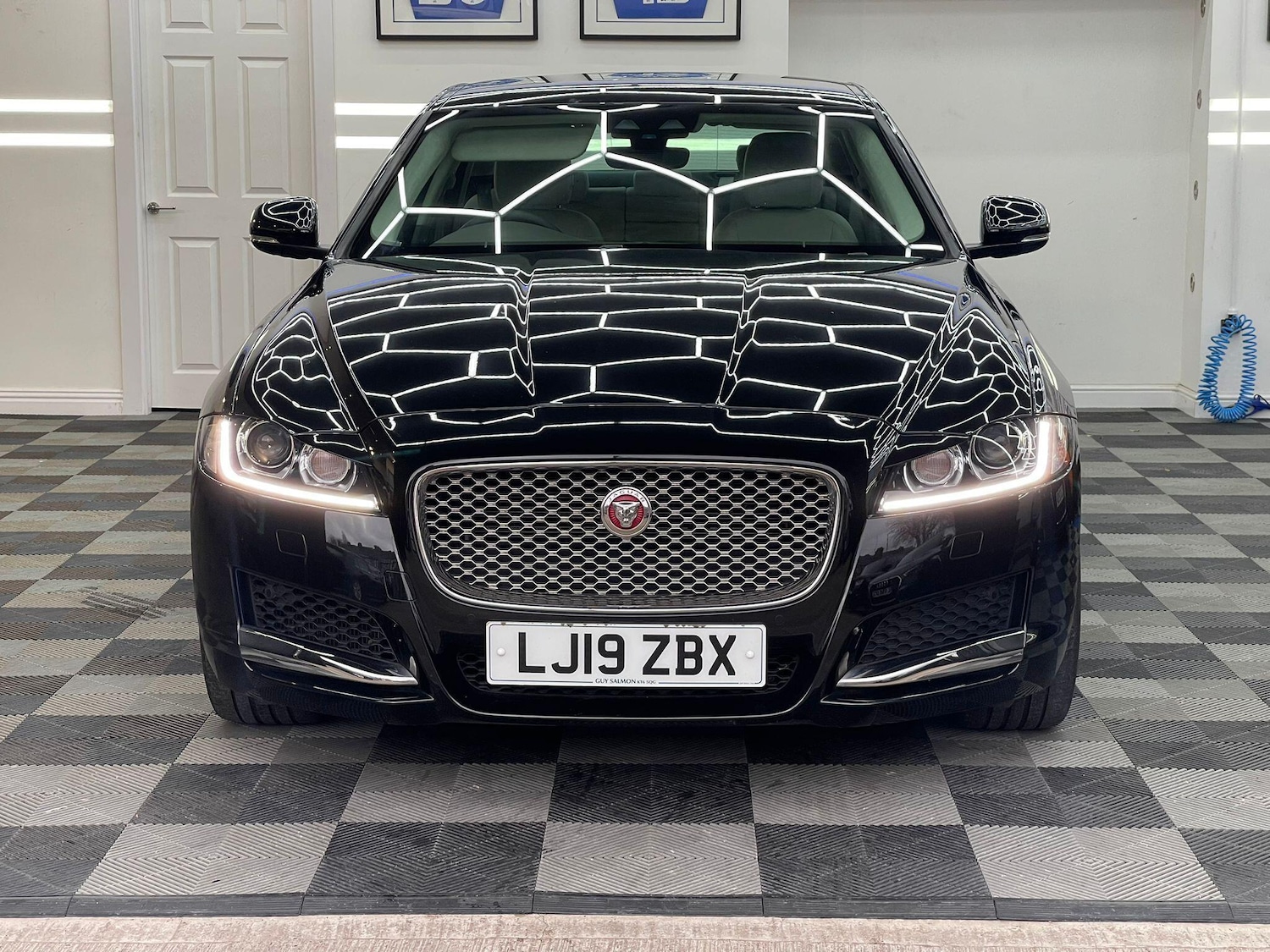 Used Jaguar XF 2019 for sale - 76612892: Photo 2