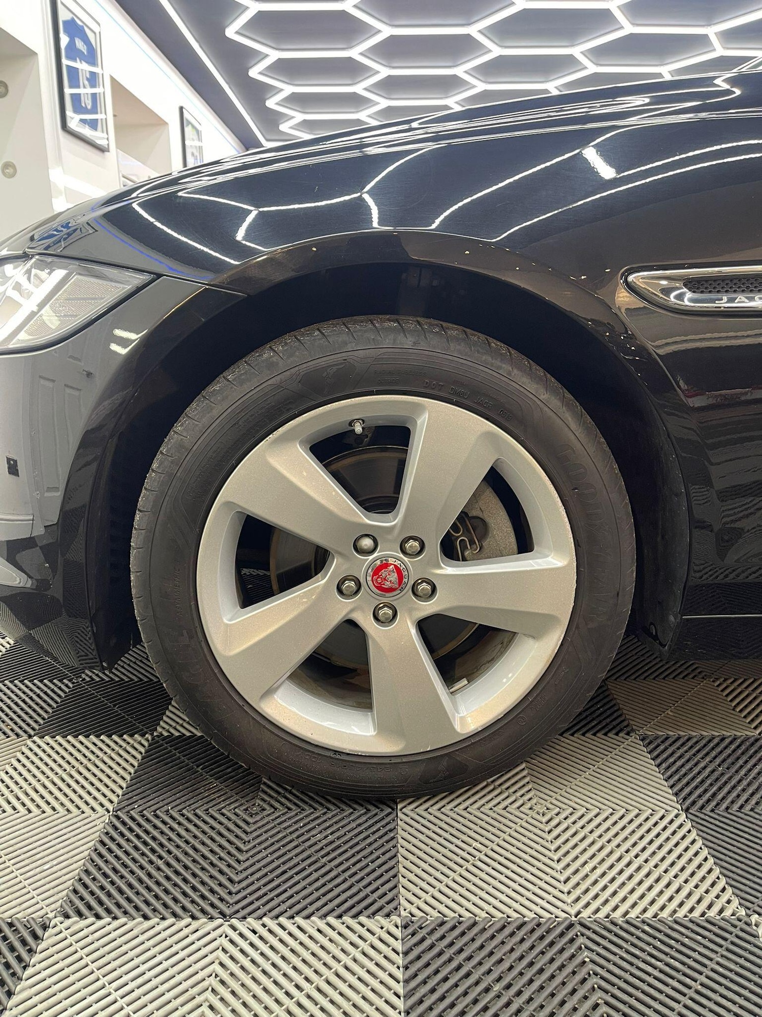 Used Jaguar XF 2019 for sale - 76612892: Photo 21