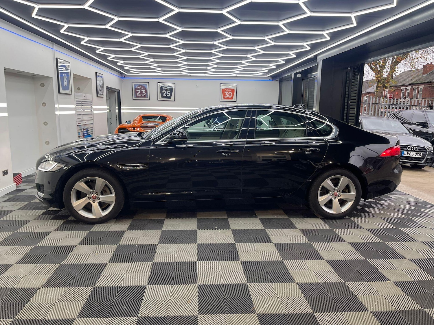 Used Jaguar XF 2019 for sale - 76612892: Photo 5