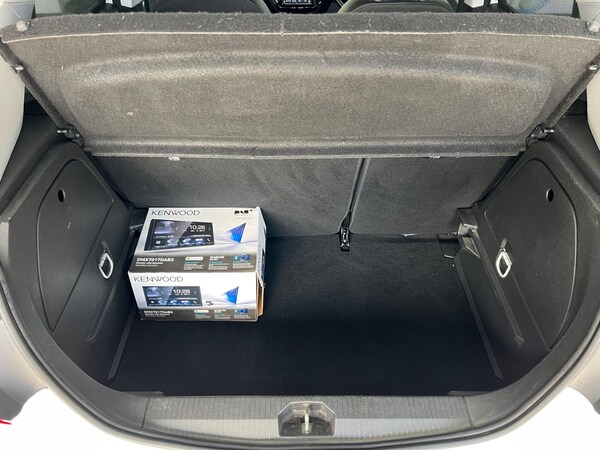 Used Vauxhall Corsa 2015 for sale - 76189305: Photo 29