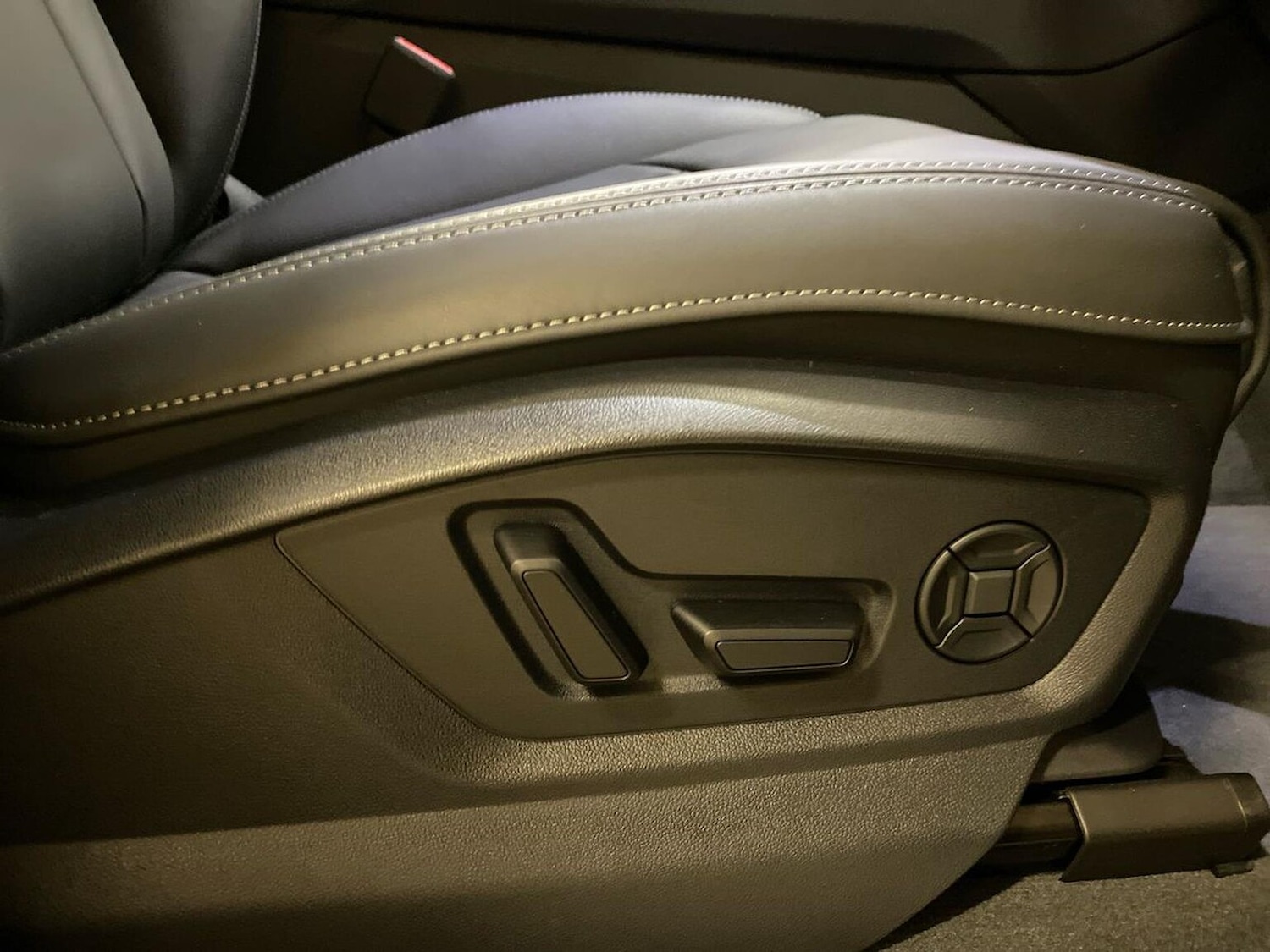 Used Audi Q8 2025 for sale - 76444715: Photo 30