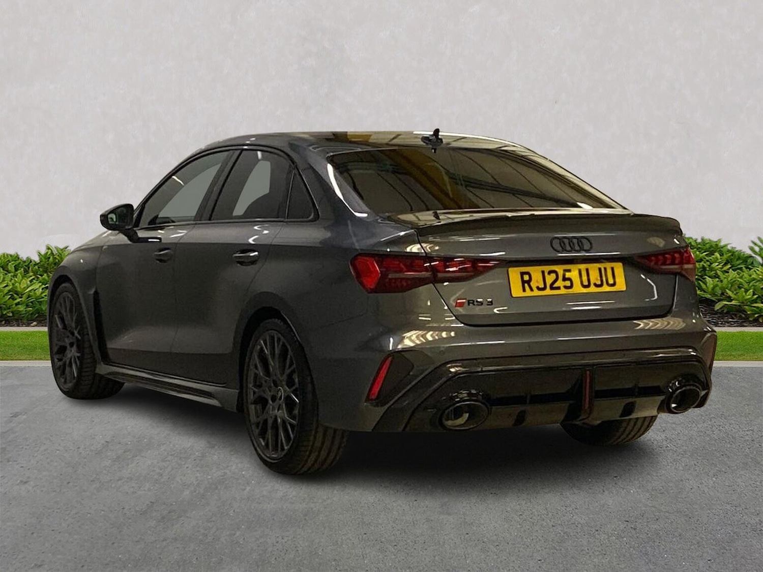 Used Audi RS3 2025 for sale - 76357909: Photo 2