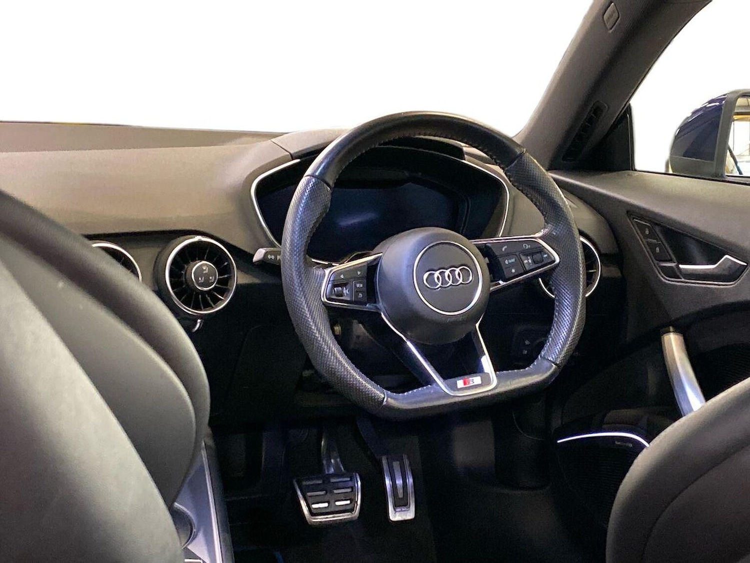 Used Audi TT 2023 for sale - 76142932: Photo 9