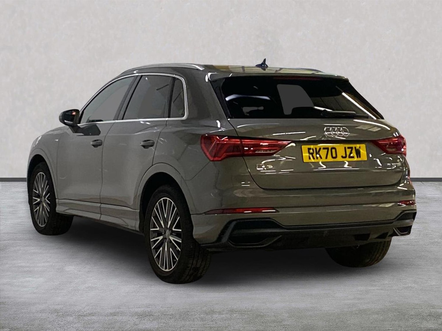 Used Audi Q3 2020 for sale - 76650188: Photo 2