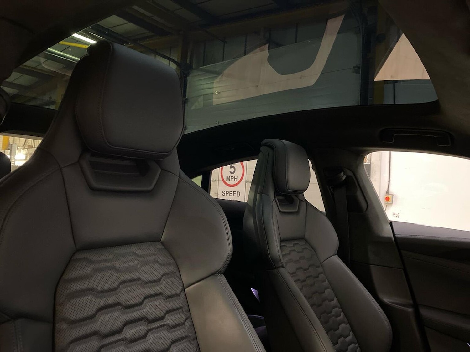 Used Audi e-tron GT 2023 for sale - 76541859: Photo 14