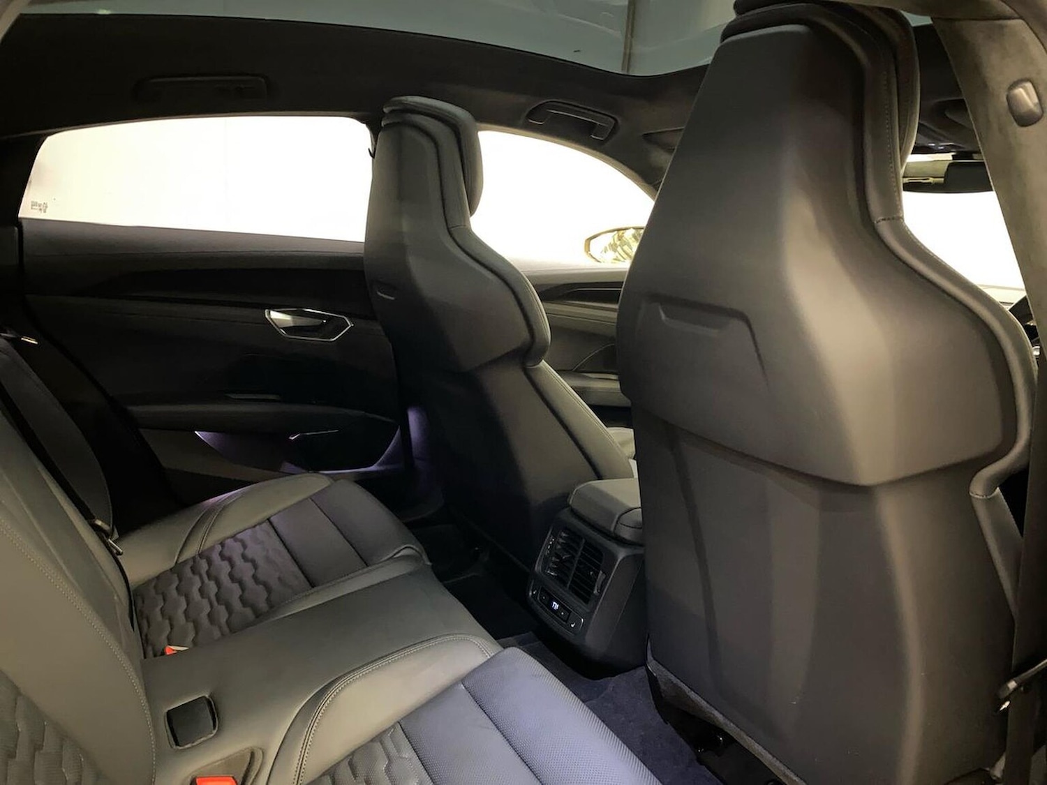 Used Audi e-tron GT 2023 for sale - 76541859: Photo 16