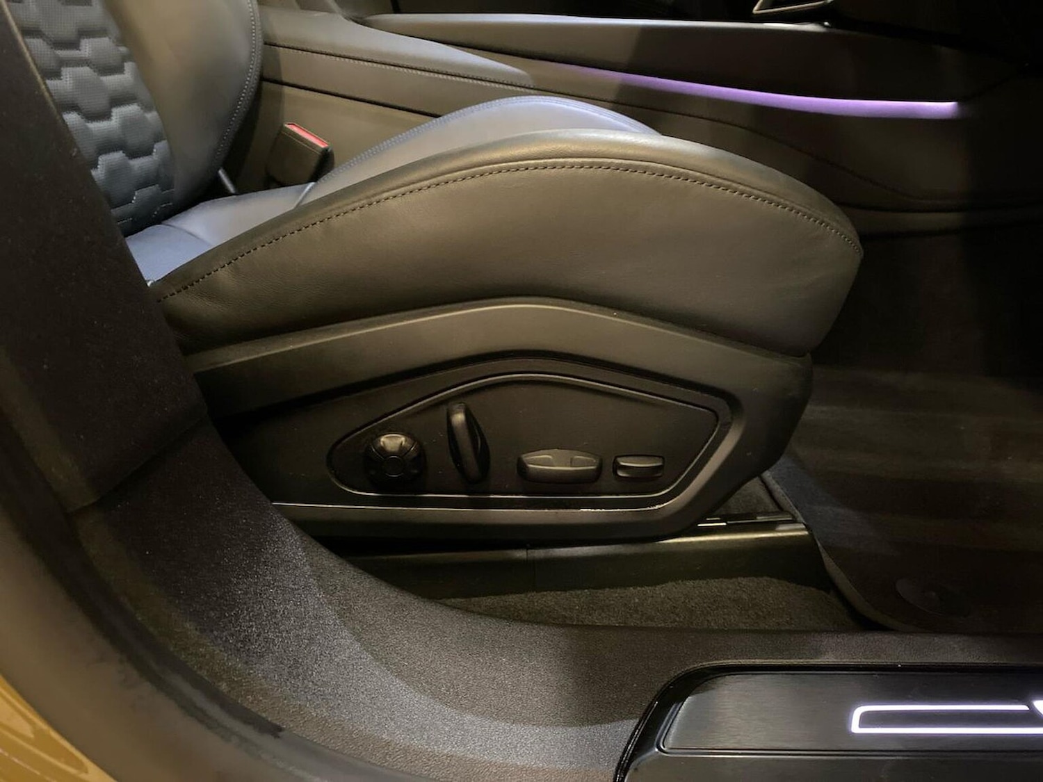 Used Audi e-tron GT 2023 for sale - 76541859: Photo 30