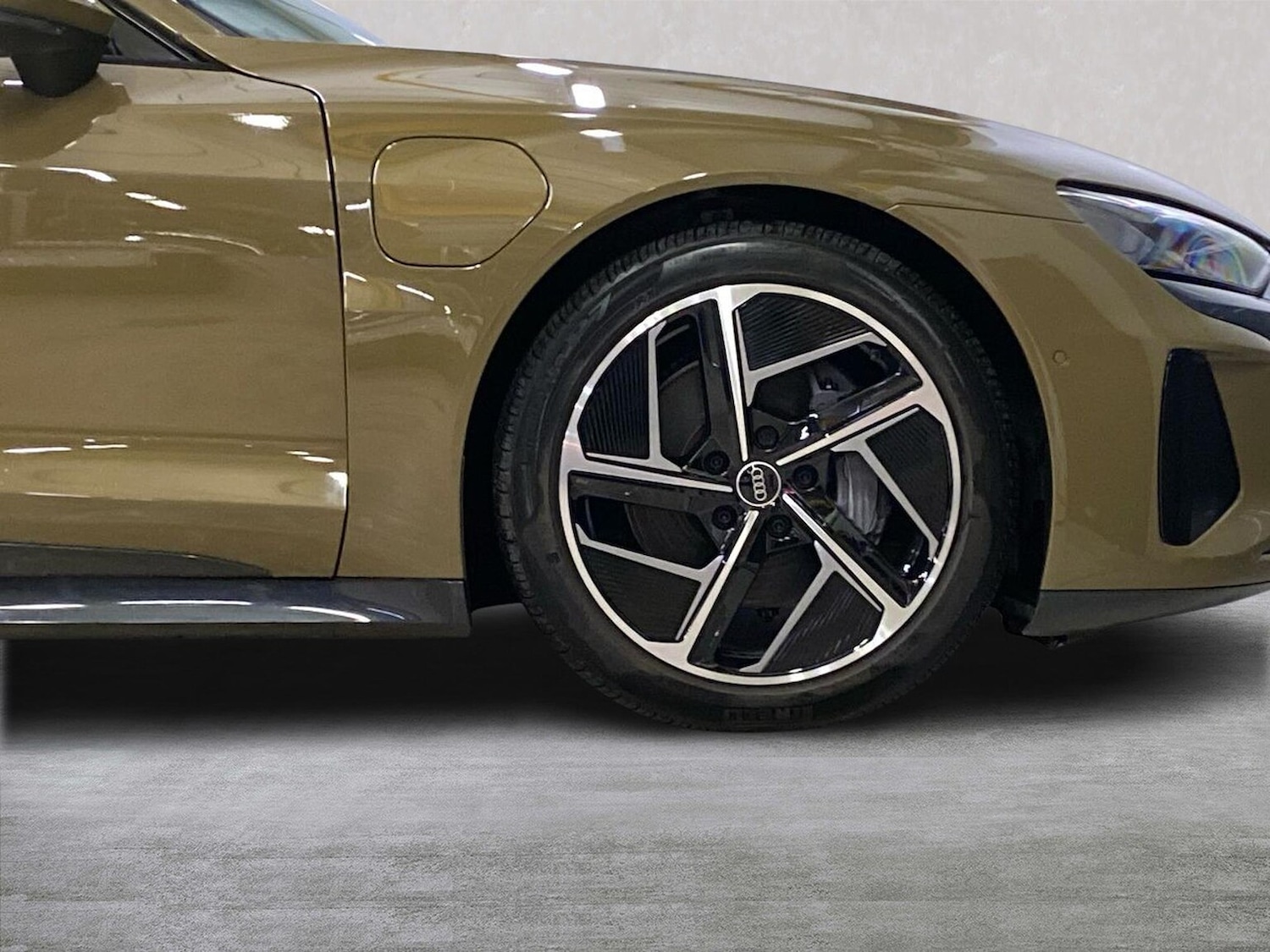 Used Audi e-tron GT 2023 for sale - 76541859: Photo 6