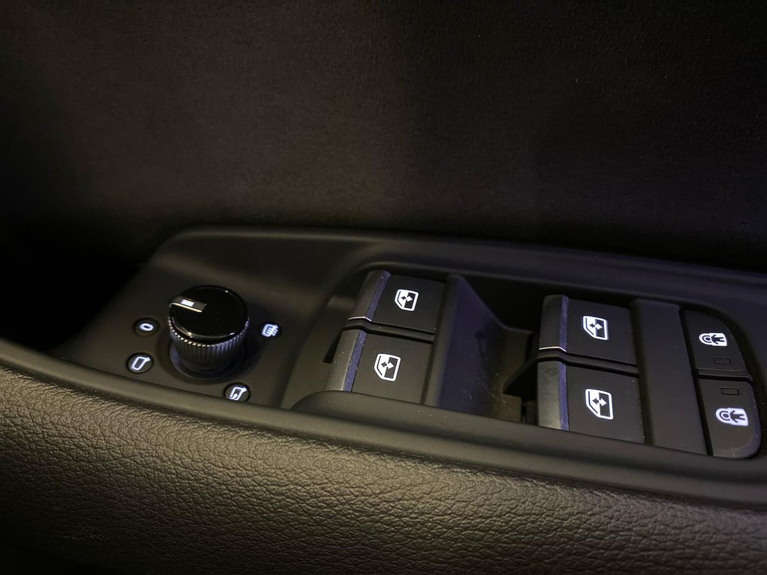 Used Audi Q8 2023 for sale - 76396867: Photo 21