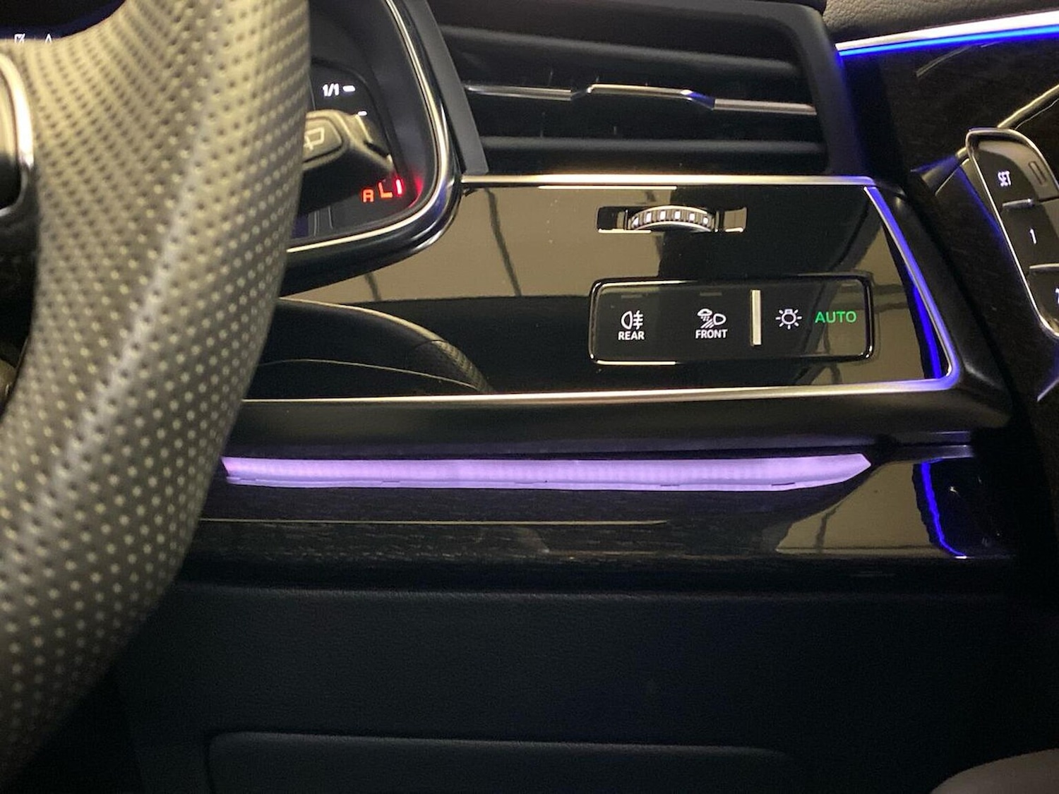 Used Audi Q8 2023 for sale - 76396867: Photo 22