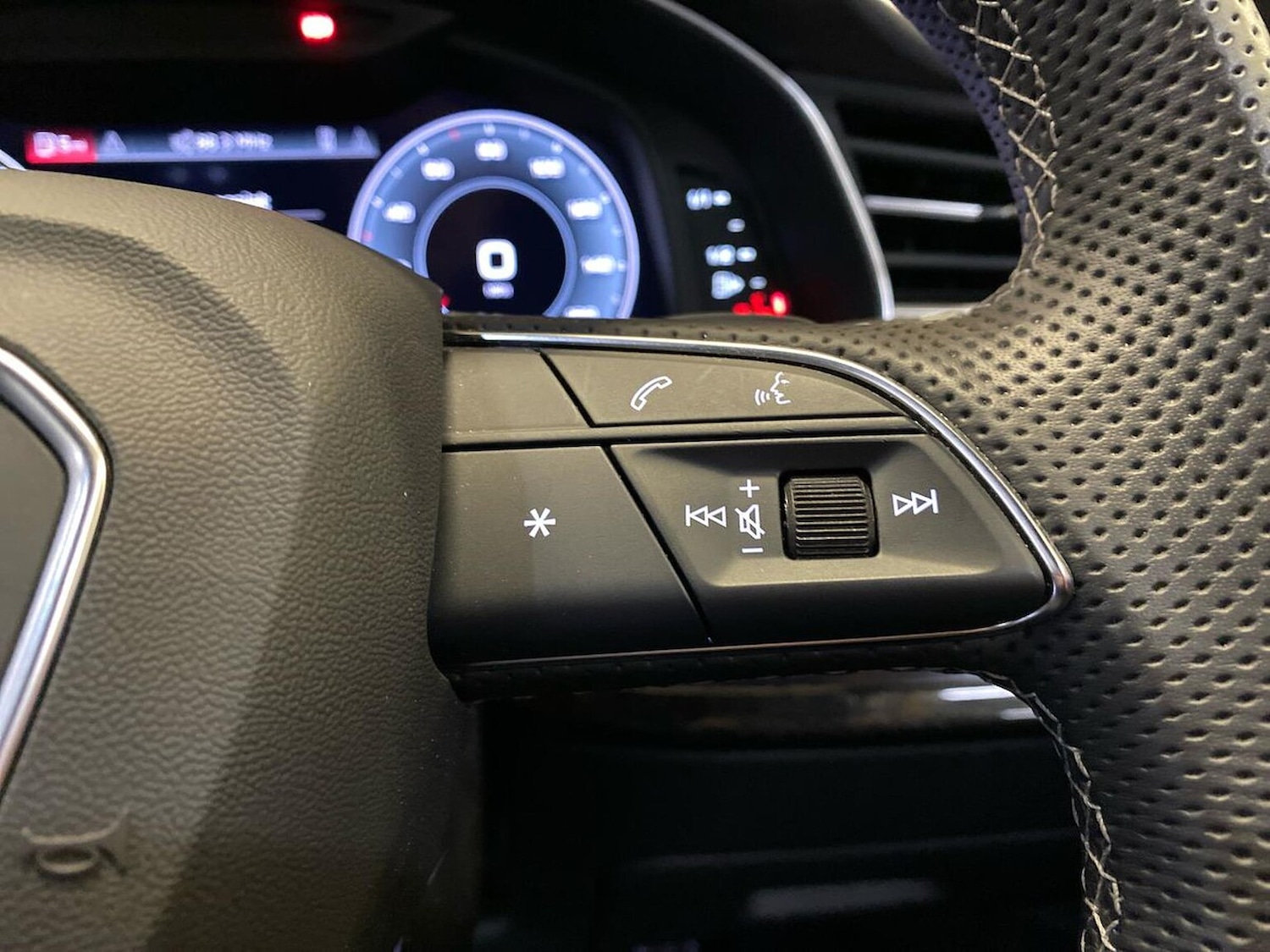 Used Audi Q8 2023 for sale - 76396867: Photo 27