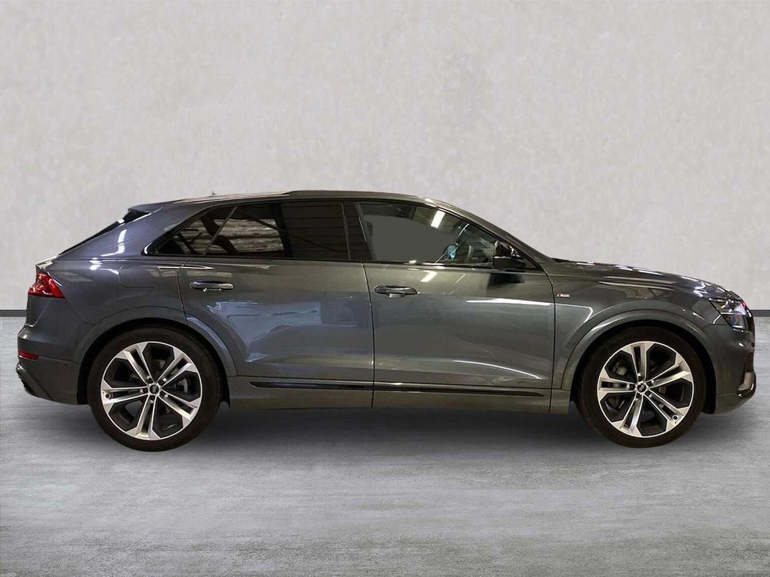 Used Audi Q8 2023 for sale - 76396867: Photo 3