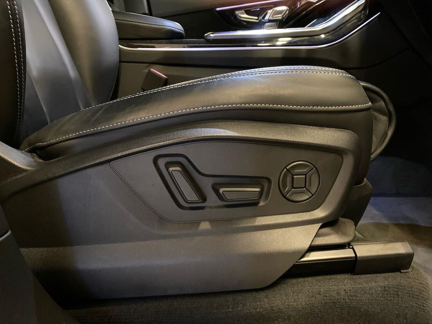 Used Audi Q8 2023 for sale - 76396867: Photo 30