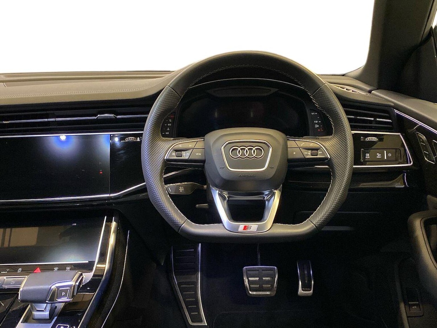 Used Audi Q8 2023 for sale - 76396867: Photo 9