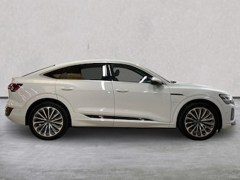 Used Audi Q8 2023 for sale - 79380189: Photo