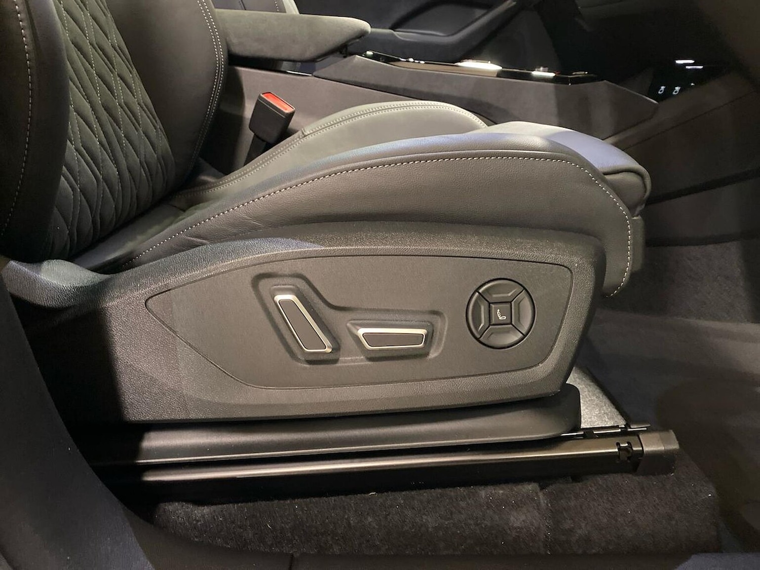 Used Audi Q6 e-tron 2025 for sale - 77643857: Photo 30