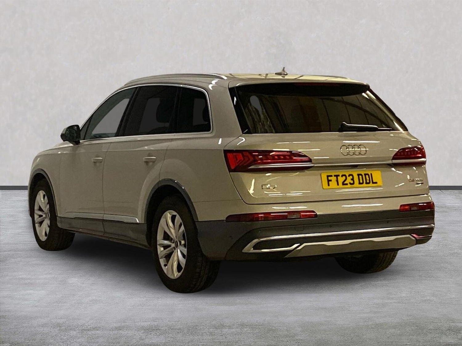 Used Audi Q7 2023 for sale - 76706494: Photo 2