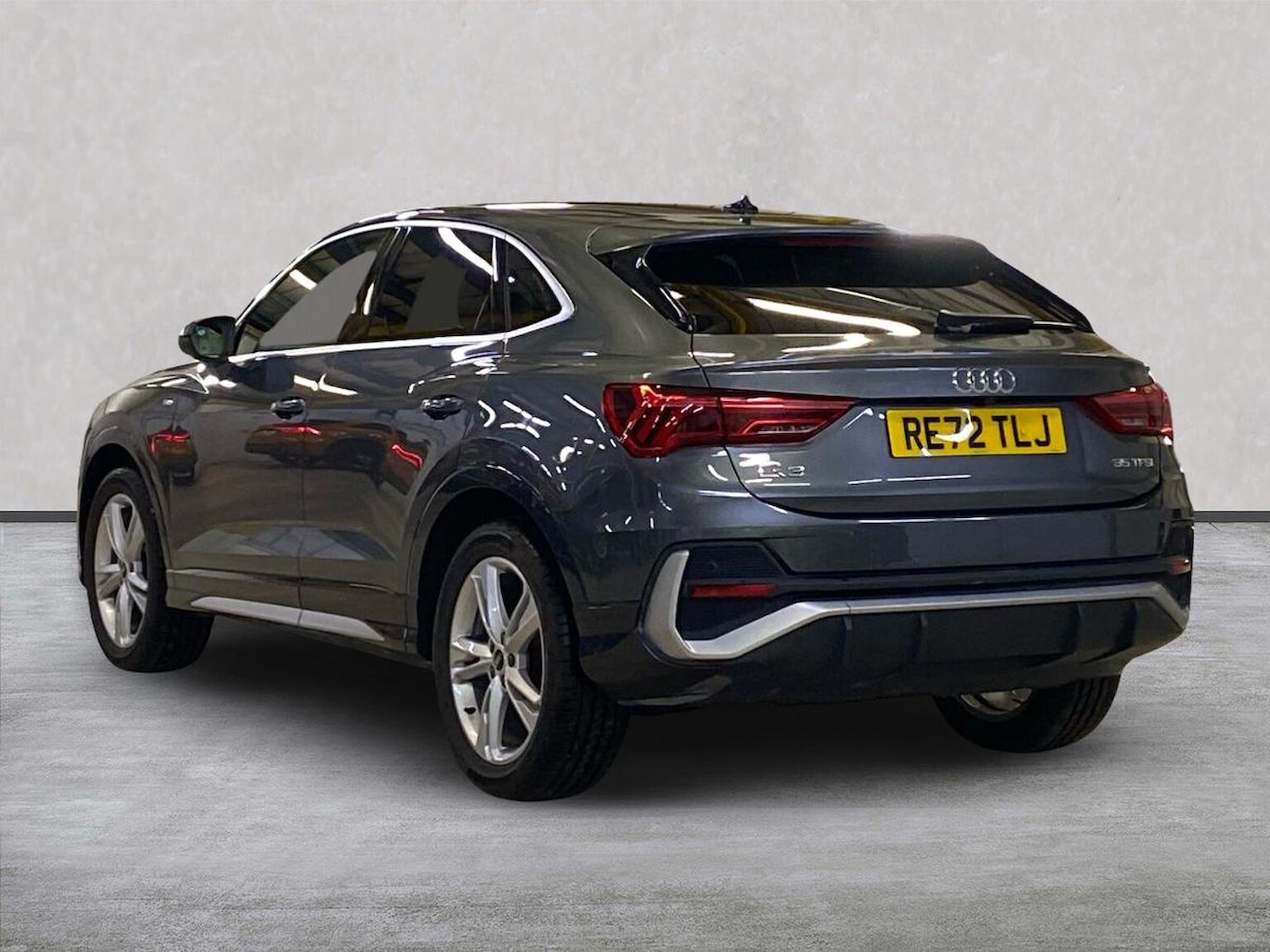 Used Audi Q3 2022 for sale - 76982912: Photo 2