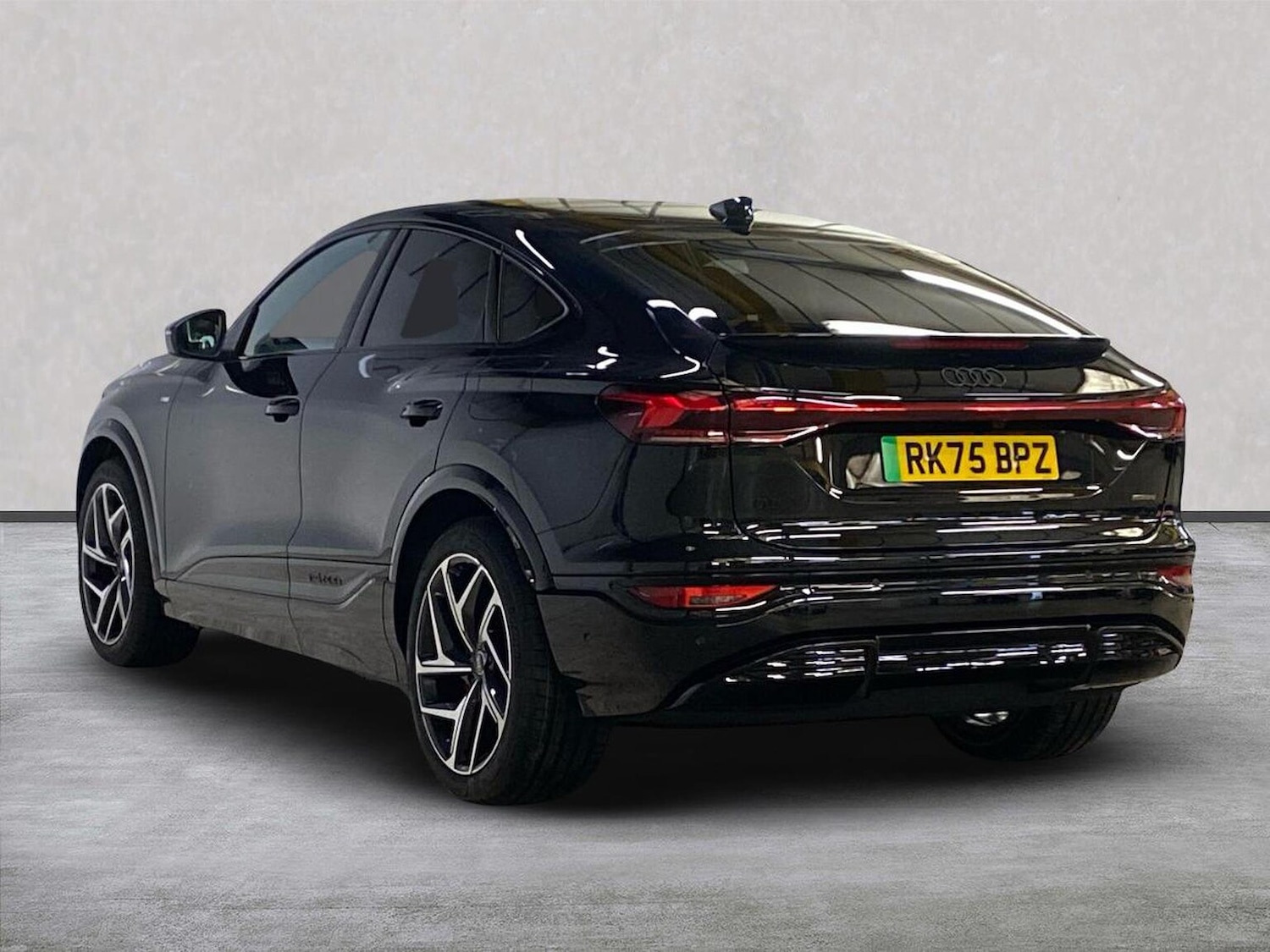 Used Audi Q6 e-tron 2025 for sale - 76770095: Photo 2