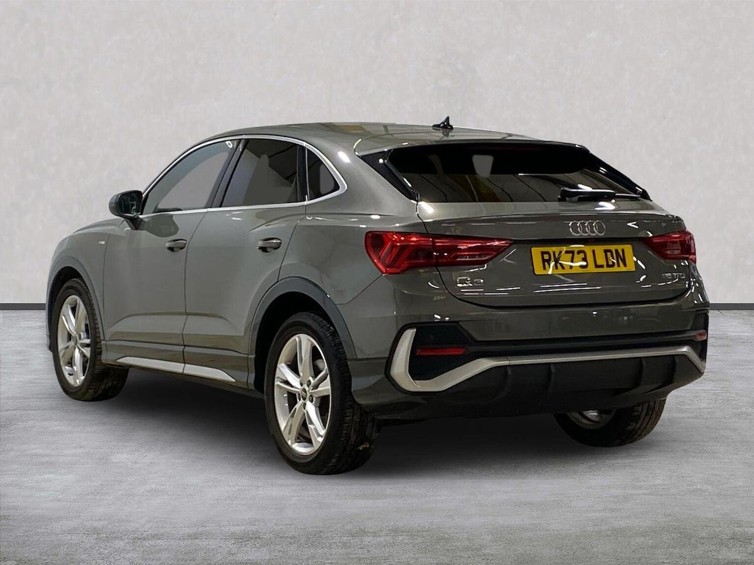 Used Audi Q3 2023 for sale - 78191599: Photo 2