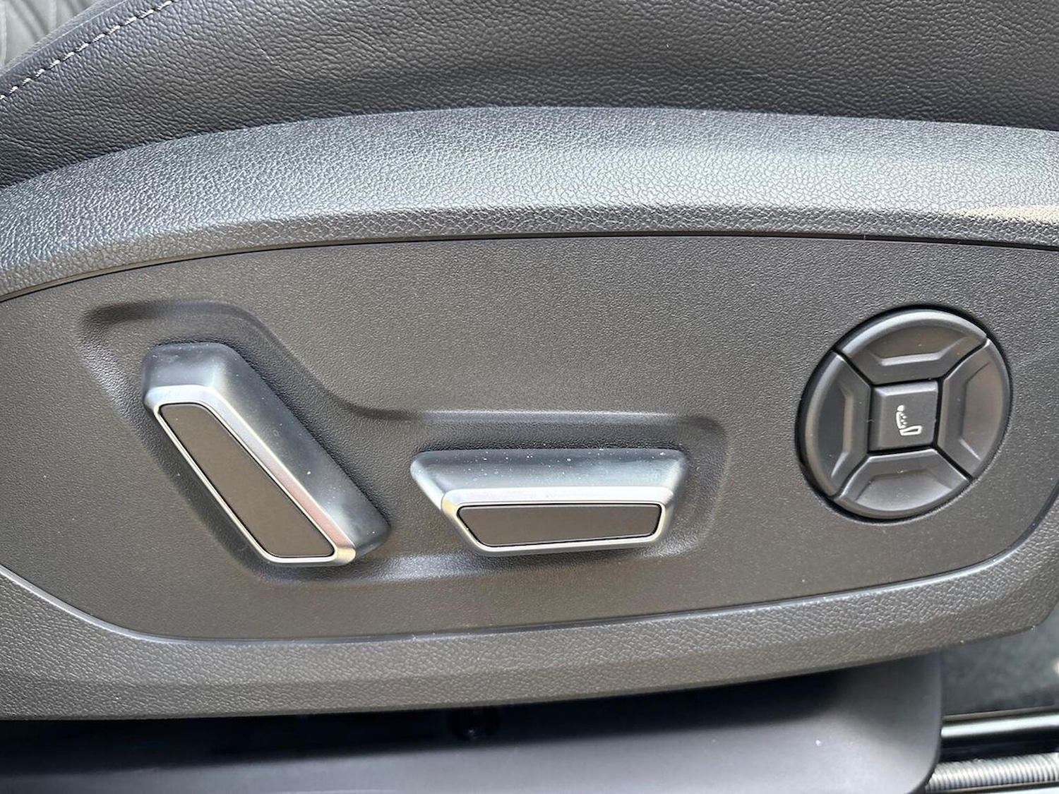 Used Audi Q6 e-tron 2025 for sale - 76770096: Photo 30