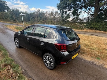 Used Dacia Sandero 2017 for sale - 79590672: Photo