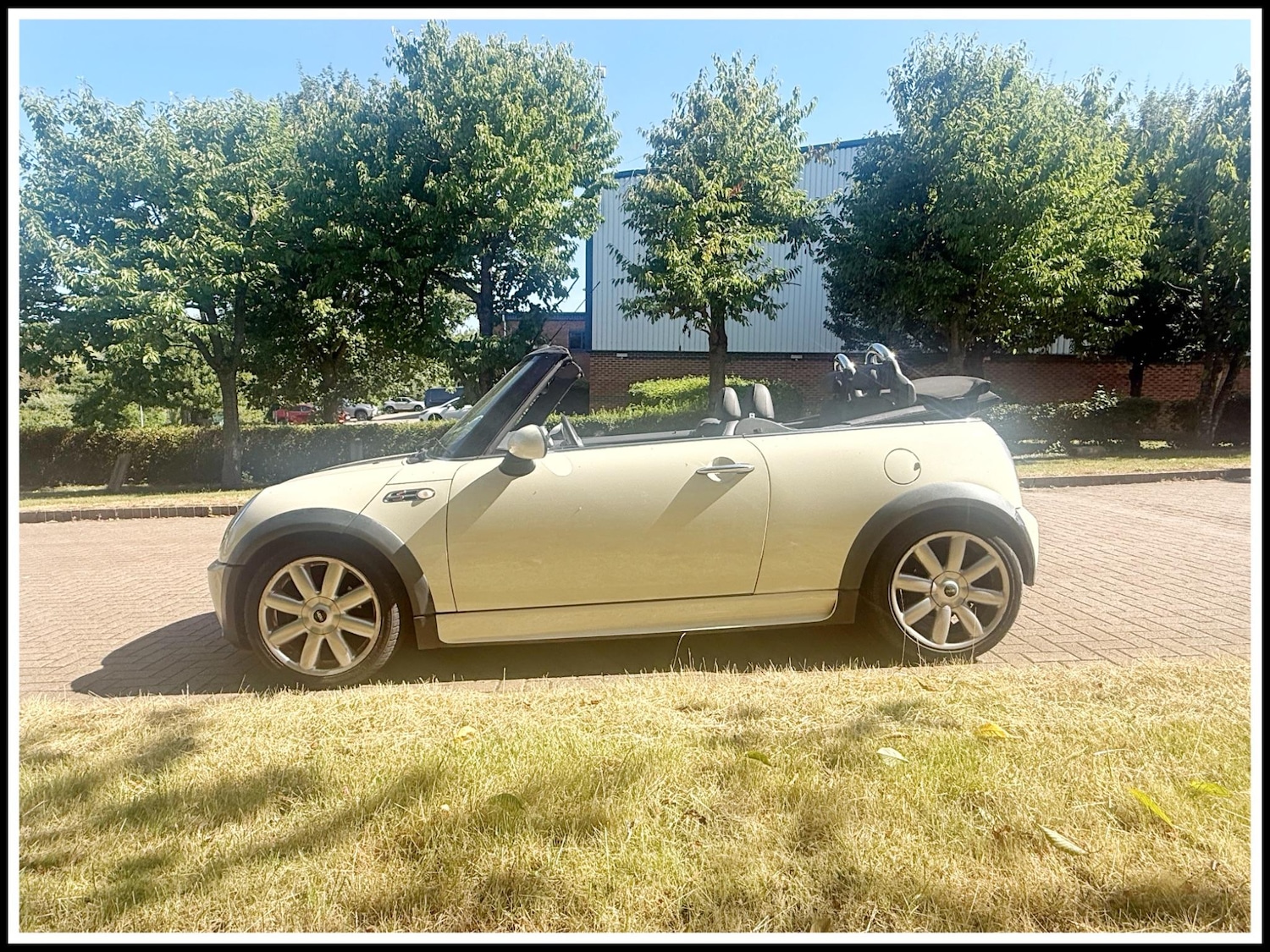 Used MINI Convertible 2008 for sale - 77969800: Photo 10