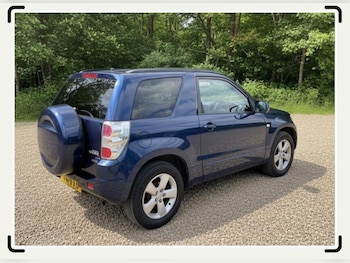 Used Suzuki Grand Vitara 2010 for sale - 79132880: Photo