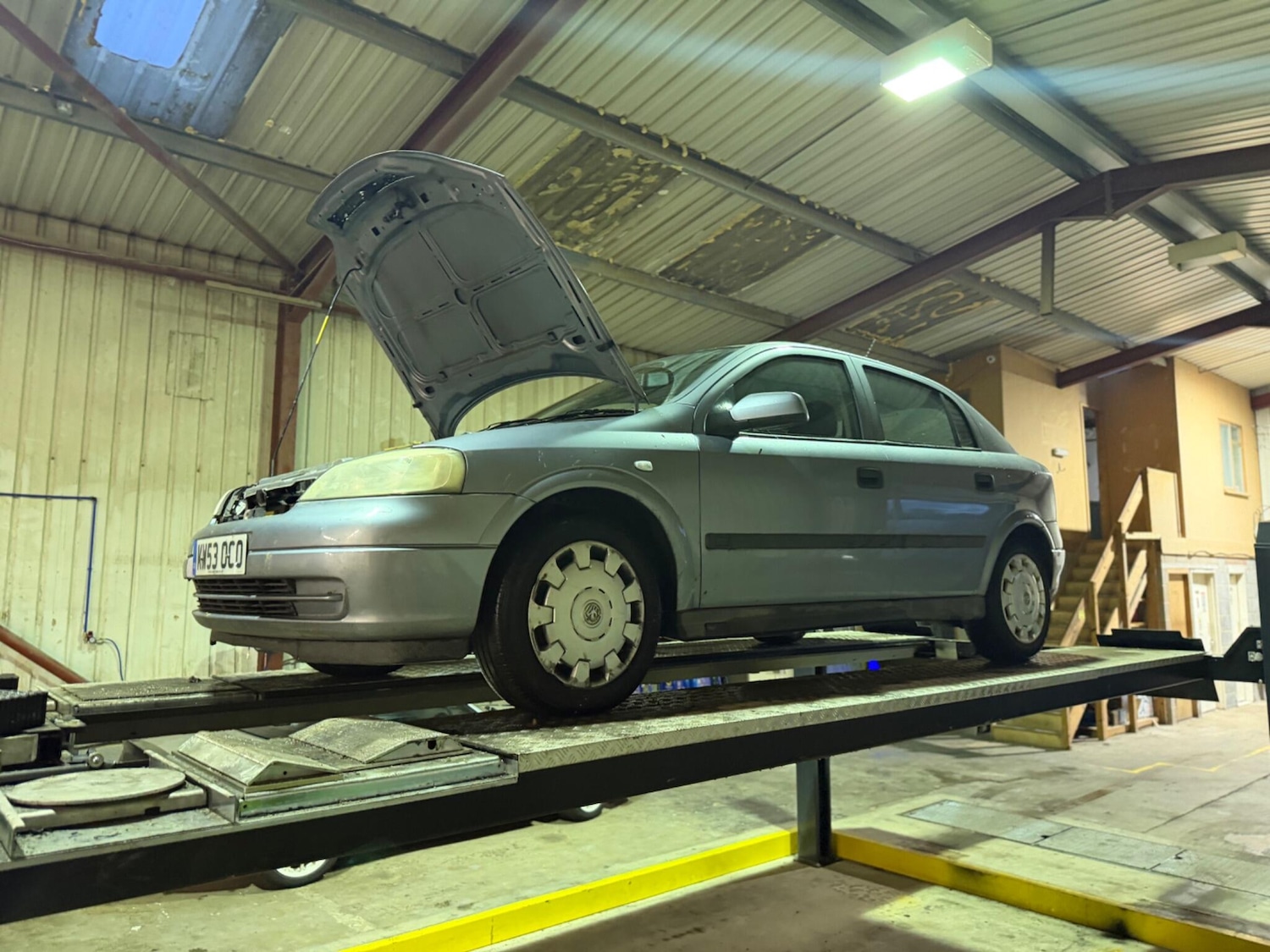 Used Vauxhall Astra 2004 for sale - 77305608: Photo 2