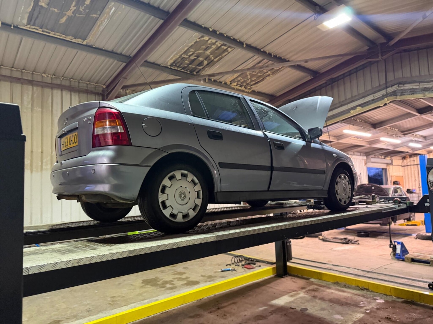 Used Vauxhall Astra 2004 for sale - 77305608: Photo 3