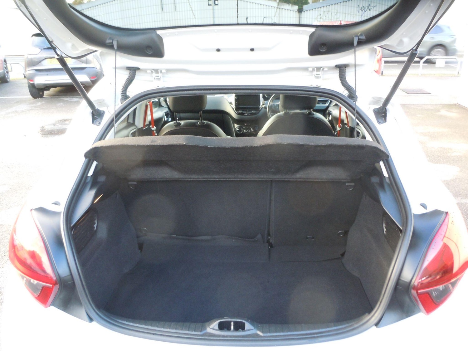 Used Peugeot 208 2016 for sale - 76336816: Photo 13