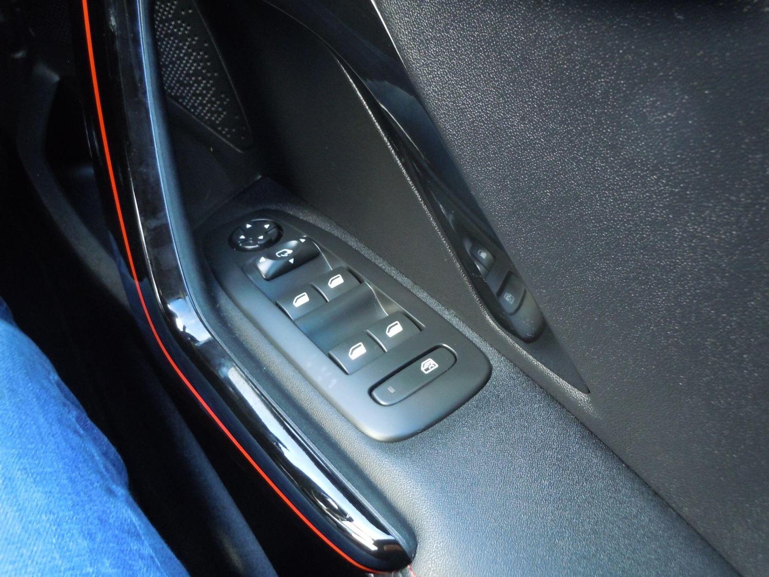 Used Peugeot 208 2016 for sale - 76336816: Photo 26