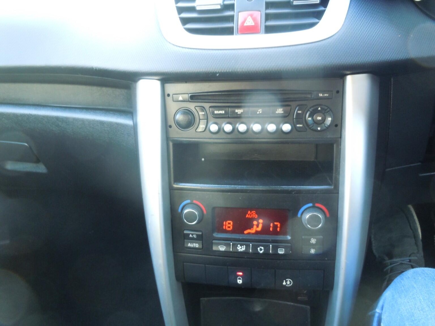 Used Peugeot 207 2010 for sale - 76522166: Photo 12