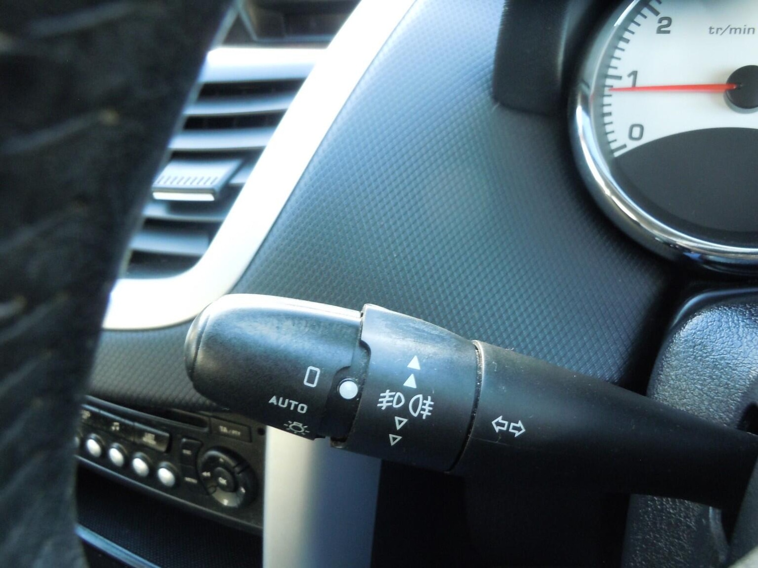 Used Peugeot 207 2010 for sale - 76522166: Photo 16