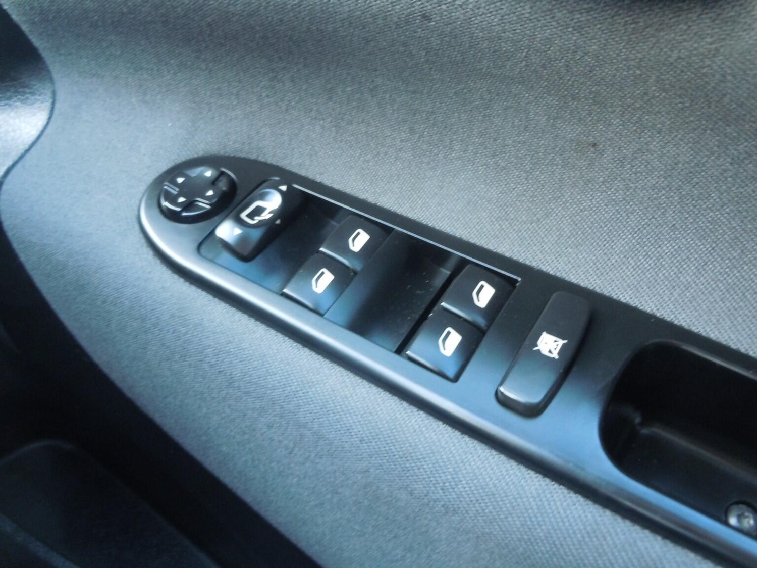 Used Peugeot 207 2010 for sale - 76522166: Photo 18