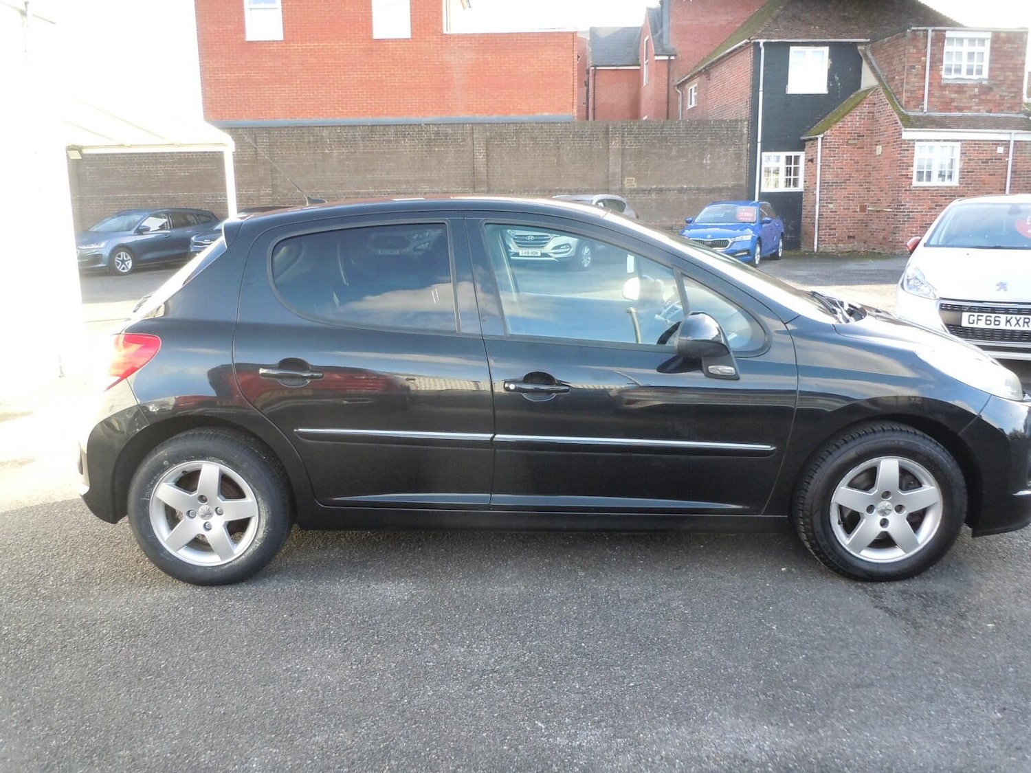 Used Peugeot 207 2010 for sale - 76522166: Photo 2