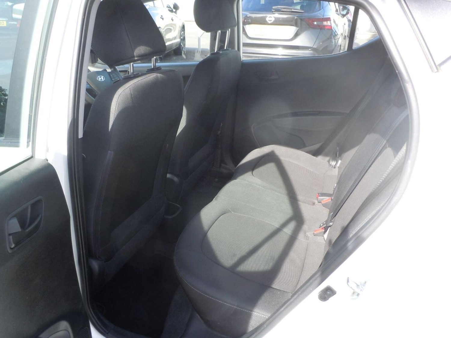 Used Hyundai i10 2018 for sale - 76640058: Photo 11