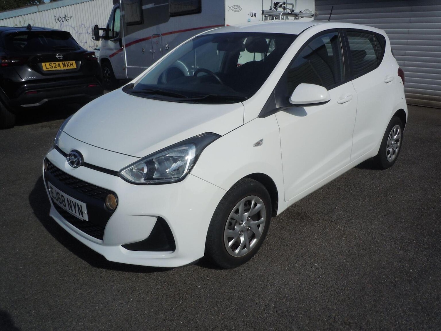 Used Hyundai i10 2018 for sale - 76640058: Photo 3