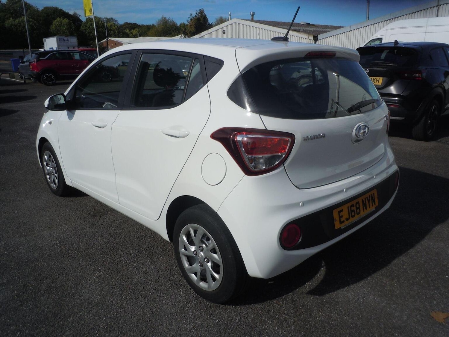Used Hyundai i10 2018 for sale - 76640058: Photo 4