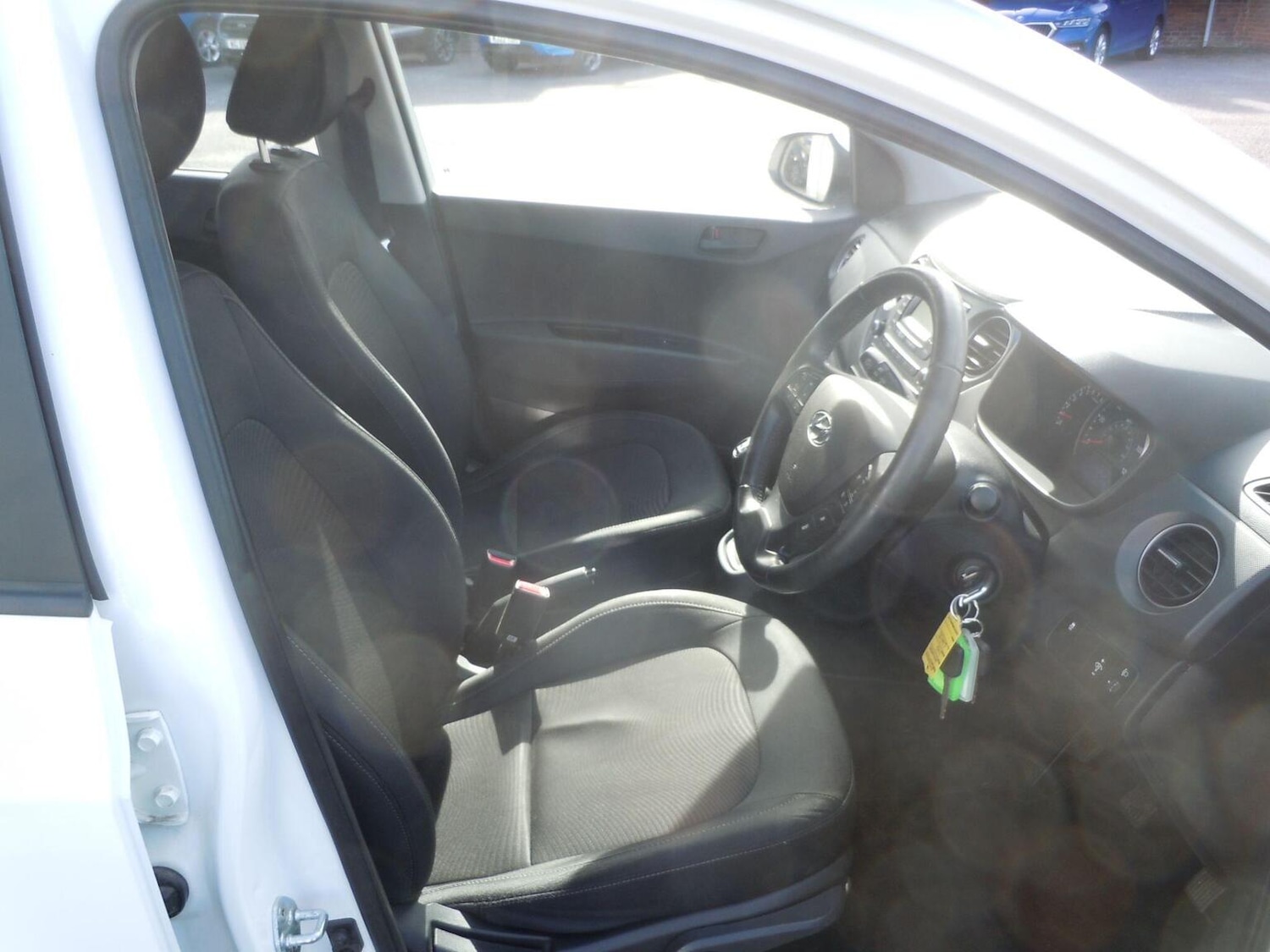 Used Hyundai i10 2018 for sale - 76640058: Photo 9