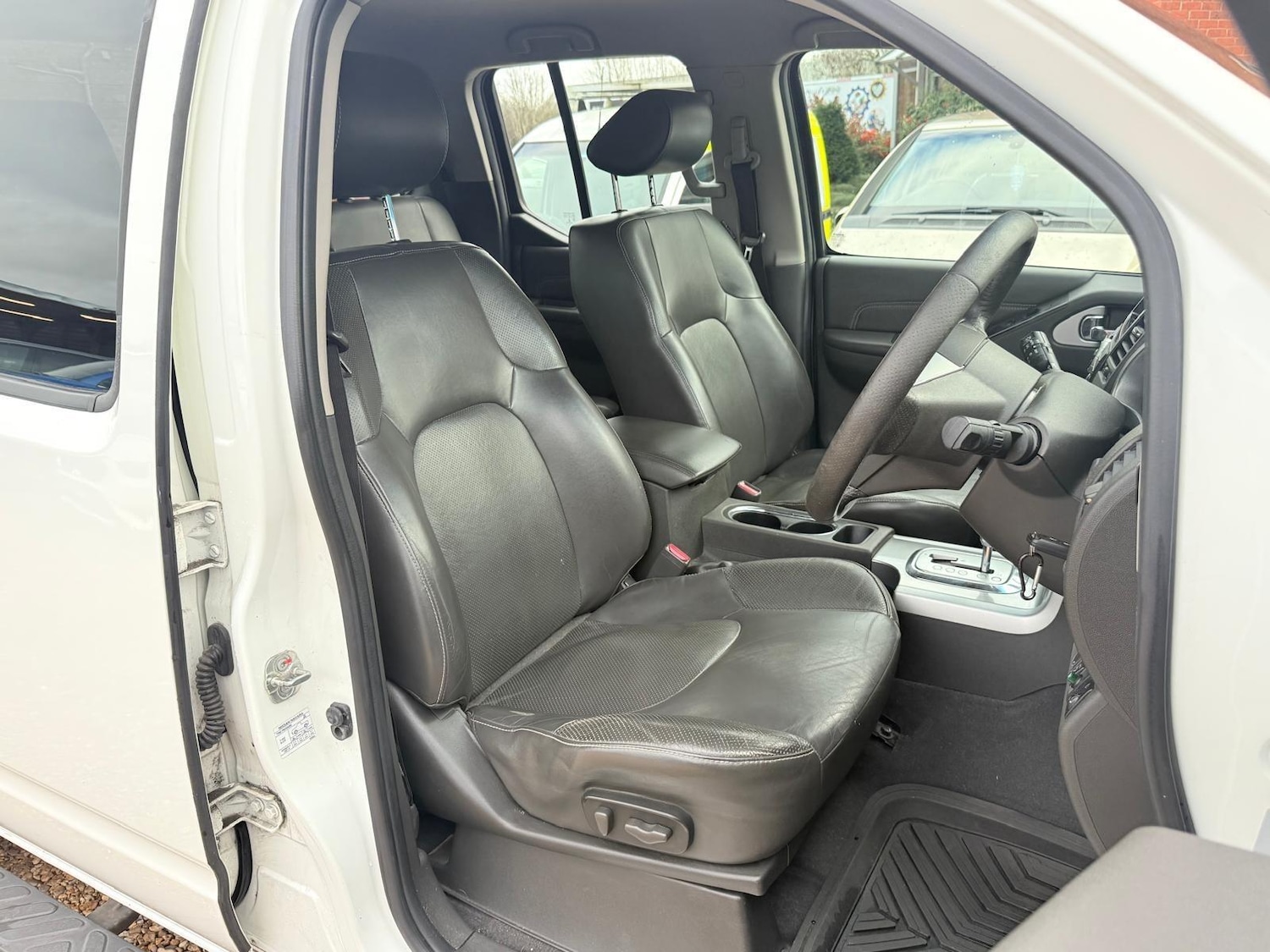 Used Nissan Navara 2012 for sale - 77695779: Photo 23