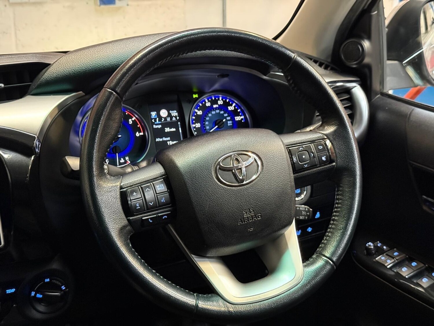 Used Toyota Hilux for sale - 77892452: Photo 34