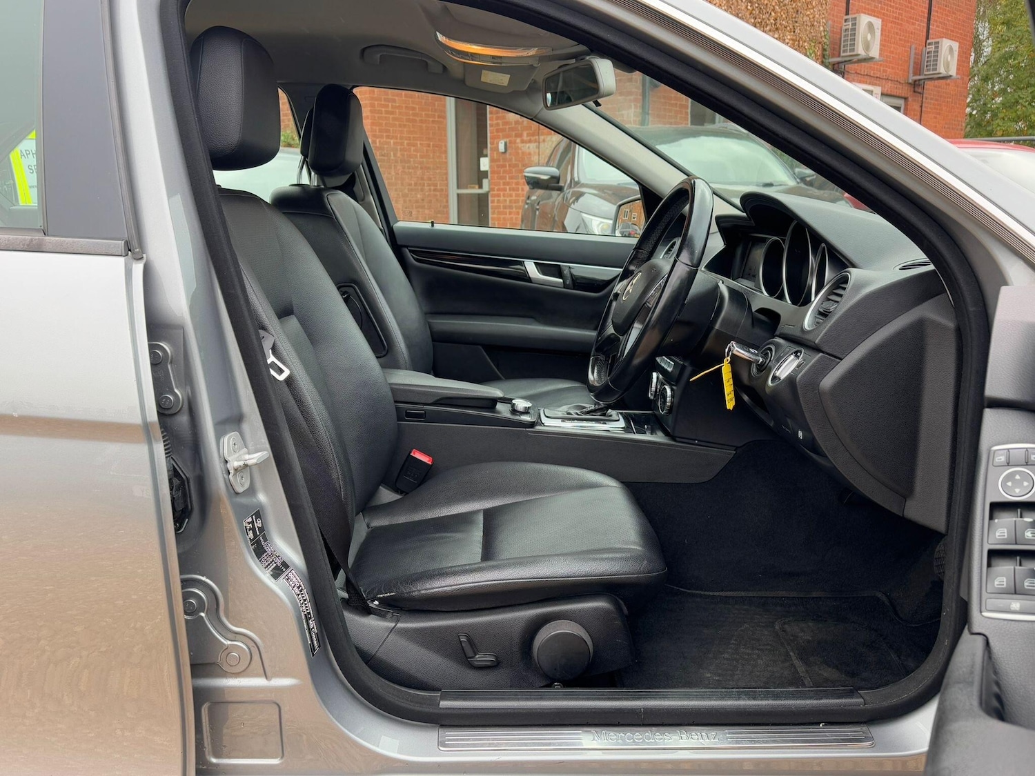 Used Mercedes-Benz C Class 2014 for sale - 77103700: Photo 17