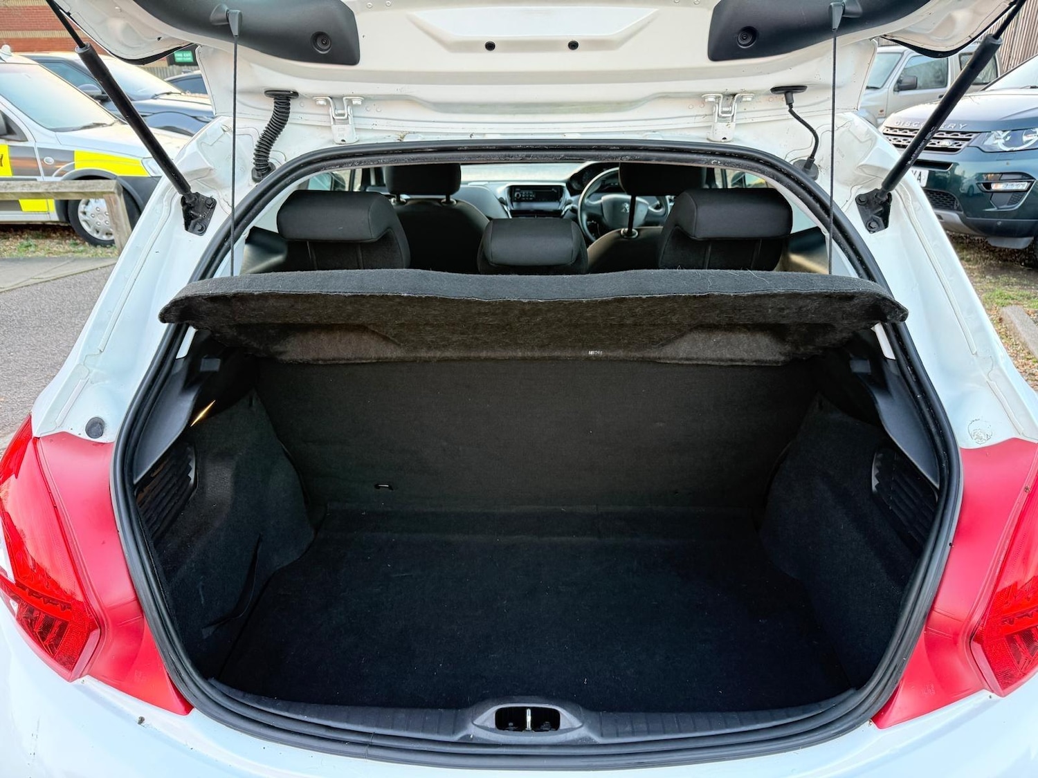 Used Peugeot 208 2013 for sale - 77016519: Photo 14