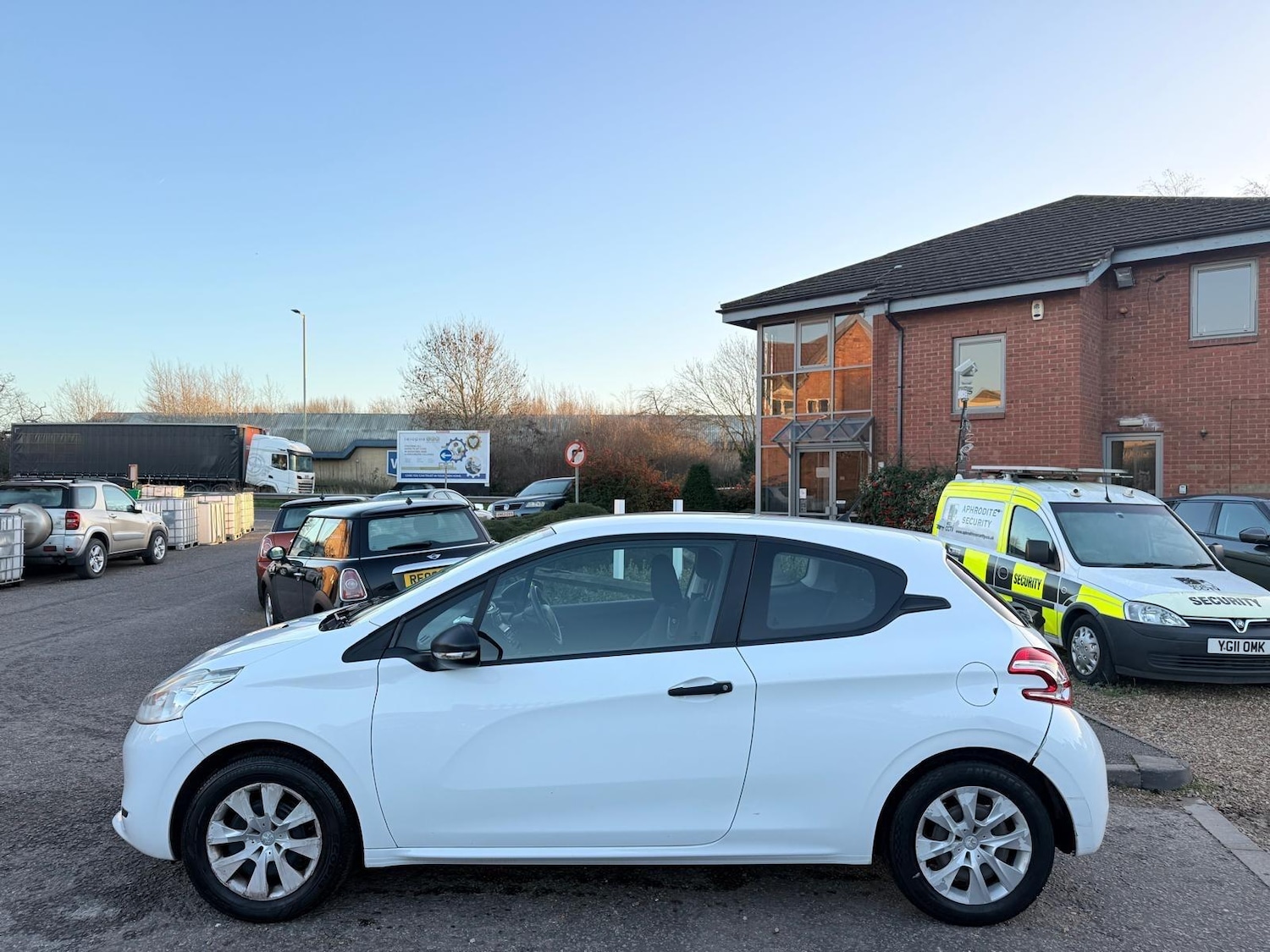 Used Peugeot 208 2013 for sale - 77016519: Photo 8