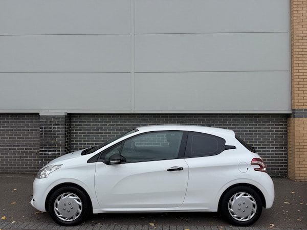 Used Peugeot 208 2014 for sale - 76214309: Photo 10