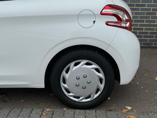 Used Peugeot 208 2014 for sale - 76214309: Photo 13