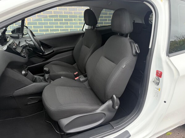 Used Peugeot 208 2014 for sale - 76214309: Photo 15